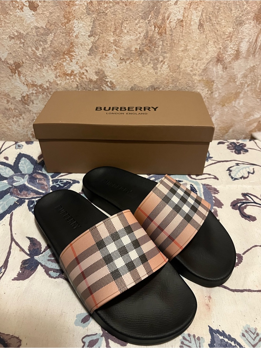 Burberry Black Slides with Pink and Beige Nova Check Strap - Picture 2 of 4